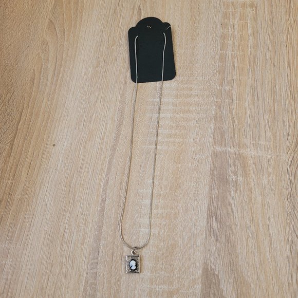 SPELL BOOK NECKLACE - Picture 2 of 2